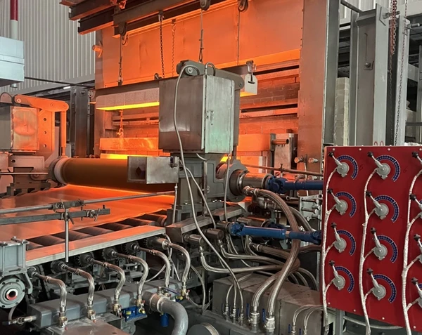 Centraal smeersysteem in staalmetallurgieapparatuur